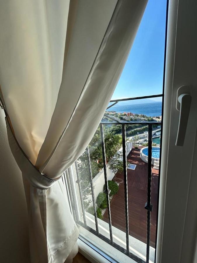 Apartments Villa Manda Novi Vinodolski Eksteriør billede