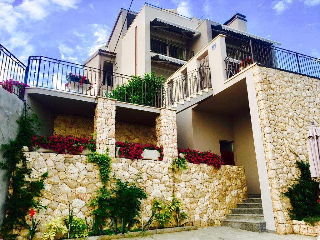 Apartments Villa Manda Novi Vinodolski Eksteriør billede